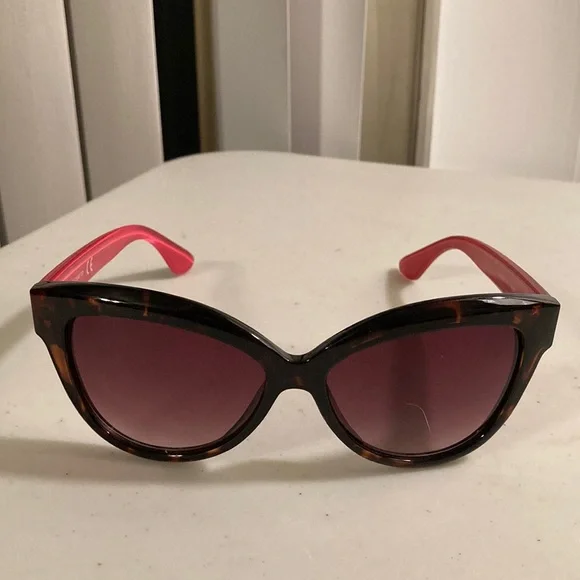 Vince Camuto | Accessories | Vince Camuto Tortoise Design  display picture 2